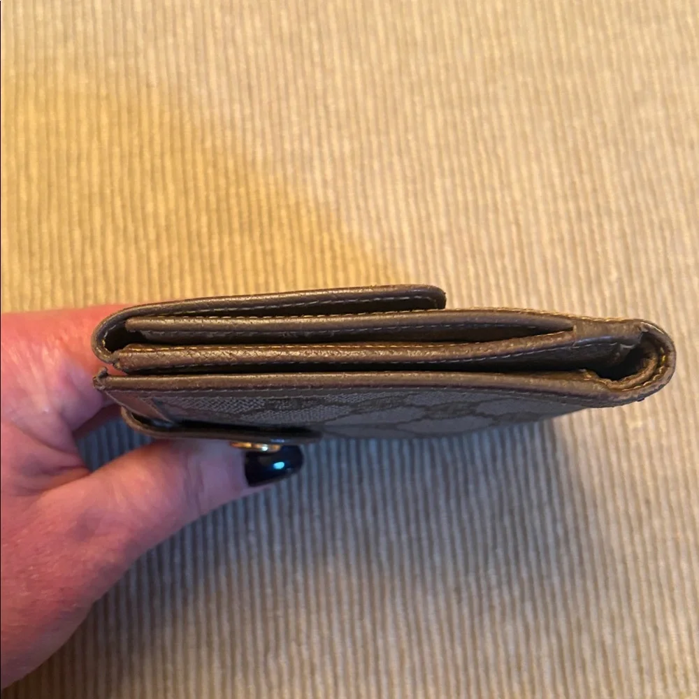 Vintage Gucci Bifold Wallet - Picture 8 of 10